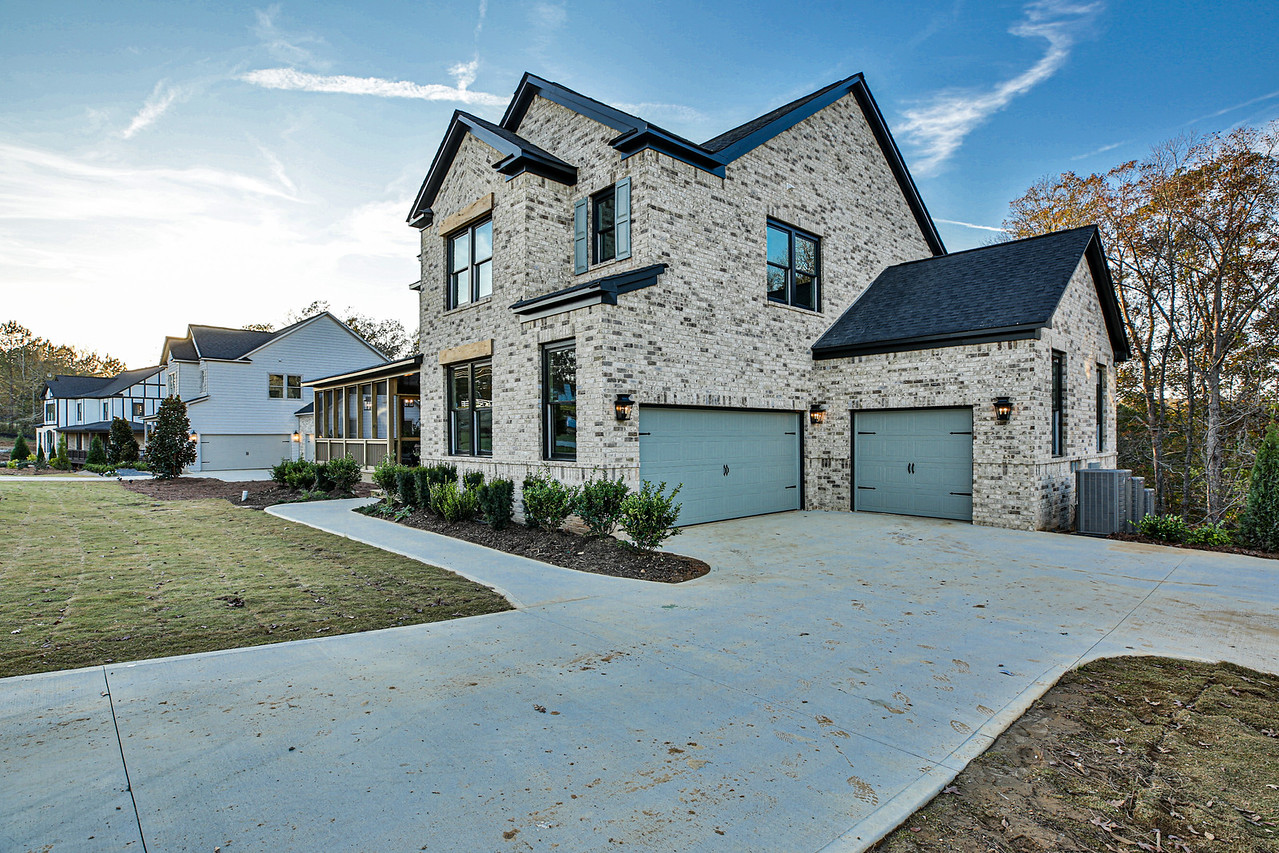 Residential home elevation with Cherokee Bricks