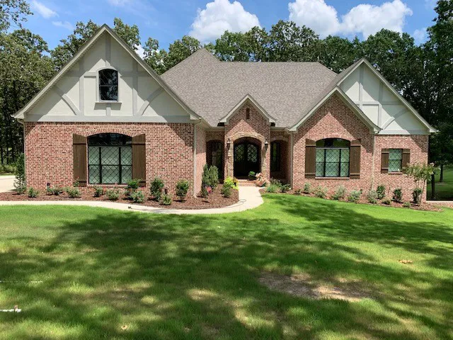 Home with Mississippi Classic Bricks from Cherokee Brick